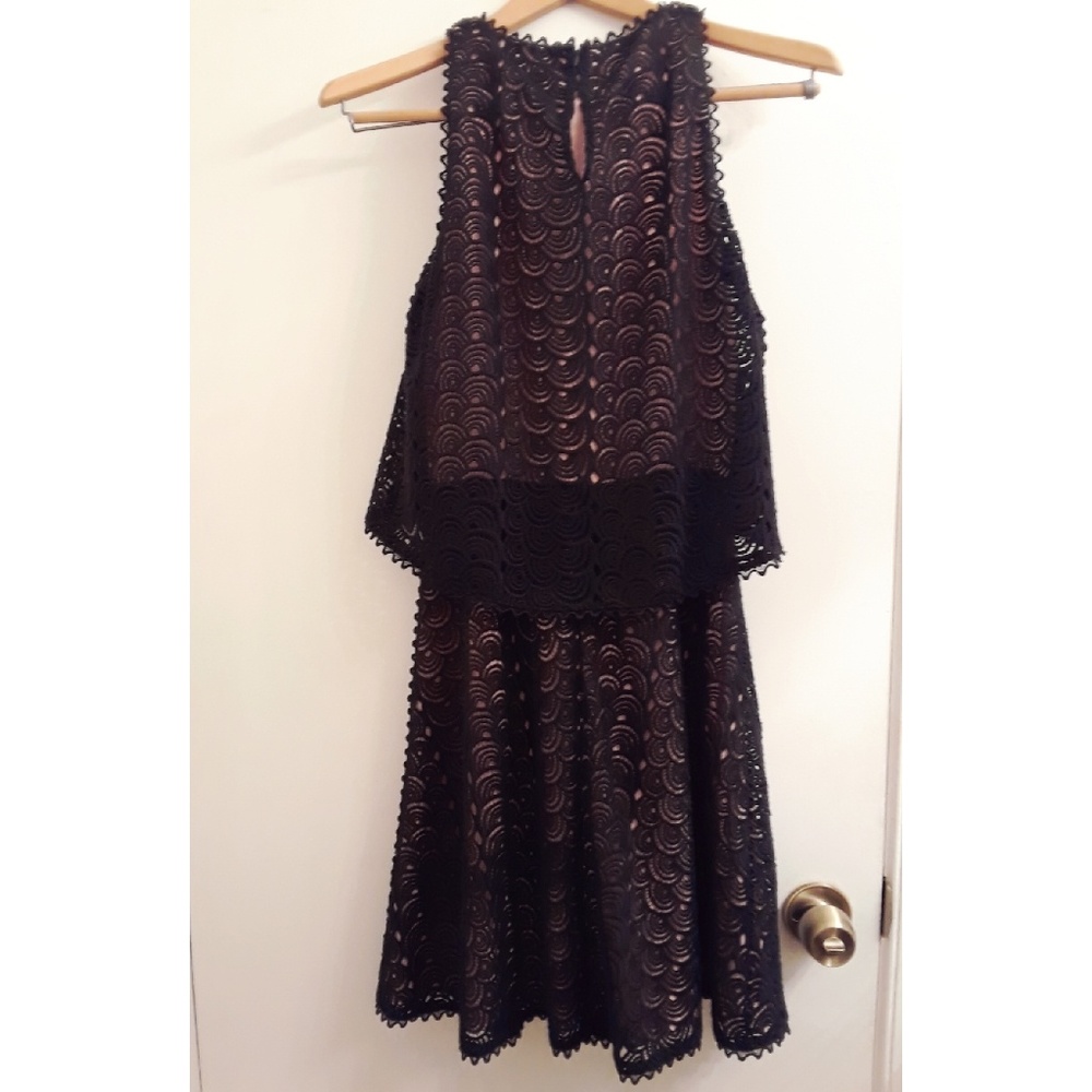 REISS SCALLOP LACE DRESS - Picture 2 of 4